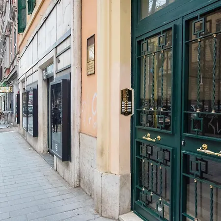 Benny Gold - Elegant Right Next To The Metro * Roma