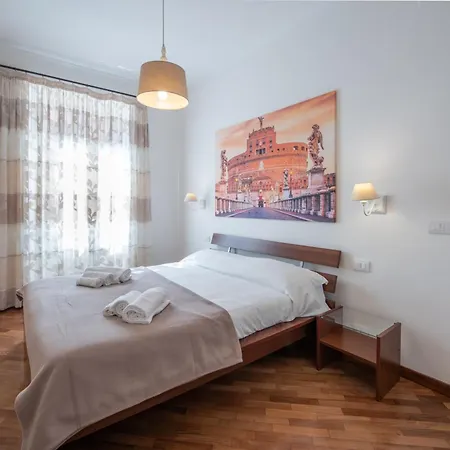 Apartment Benny Gold - Elegant Right Next To The Metro Rome