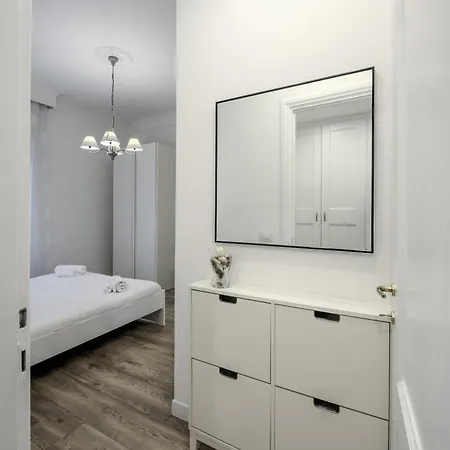 Benny Gold - Domus Apartment *